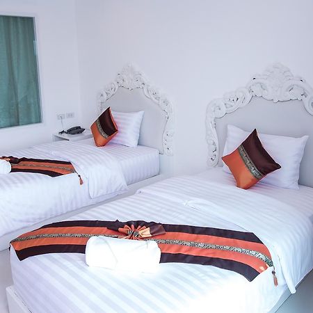 White House Hotel Tak Bagian luar foto